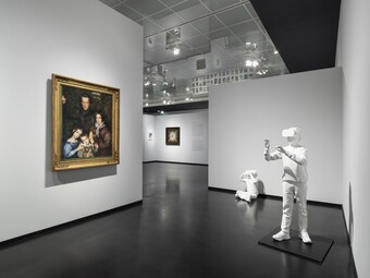 Installationsansicht der Ausstellung ILLUSION. Traum – Identität – Wirklichkeit, Hamburger Kunsthalle, Elmgreen Installationsansicht der Ausstellung ILLUSION. Traum – Identität – Wirklichkeit, Hamburger Kunsthalle, Elmgreen