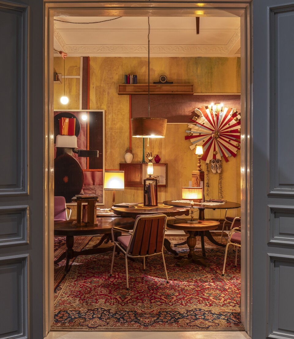 Ausstellungsansicht ISA MONA LISA, Salon Livresque (Detail), 2014, von Thorsten Brinkmann (*1971) © VG Bild-Kunst, Bonn 2024, Foto: Christoph Irrgang