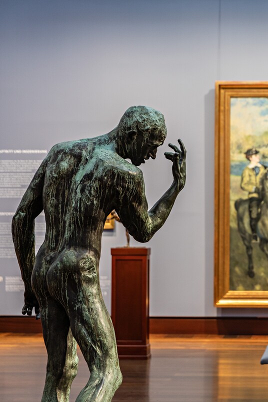 Sammlungsraum Impressionismus mit einer Skulptur, © Hamburger Kunsthalle, Foto: Fred Dott