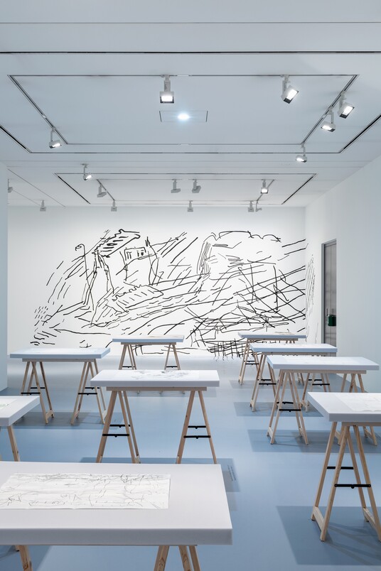 Installationsansicht der Ausstellung FEDELE MAURA FRIEDE. der saum löst sich an der Hamburger Kunsthalle, 28. März bis 7. September 2025 © Fedele Maura Friede Foto: Fred Dott