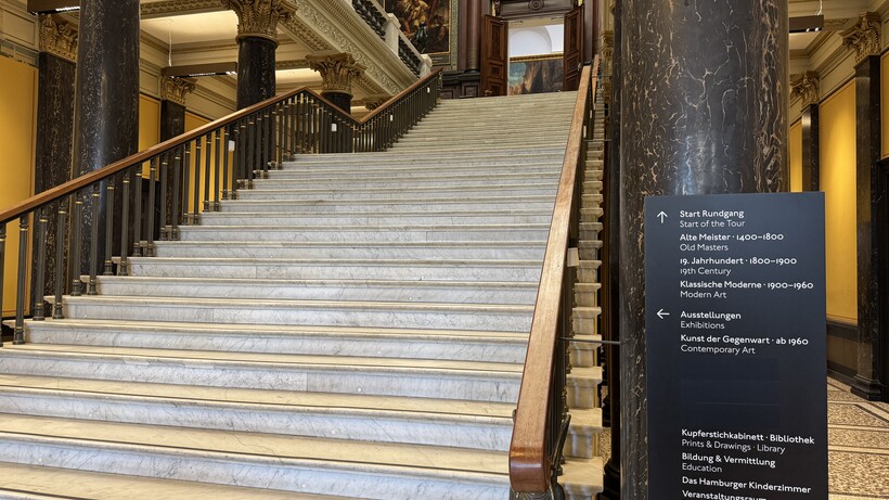 Stille Stunde in der Sammlung der Hamburger Kunsthalle, Treppenaufgang